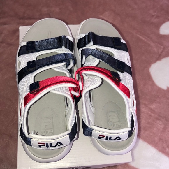 fila disruptor sandals